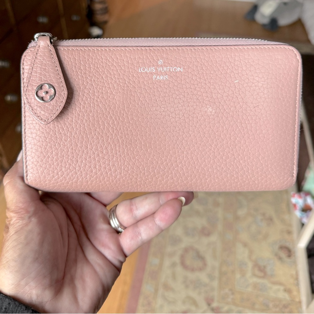 Louis Vuitton Pink Leather Zippy Wallet Like New